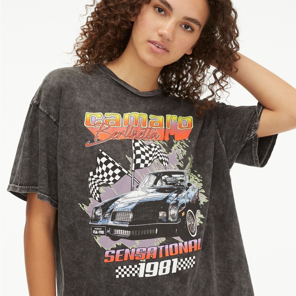 Aeropostale vintage crew neck shirt. Selling on both my platforms so buy quick!